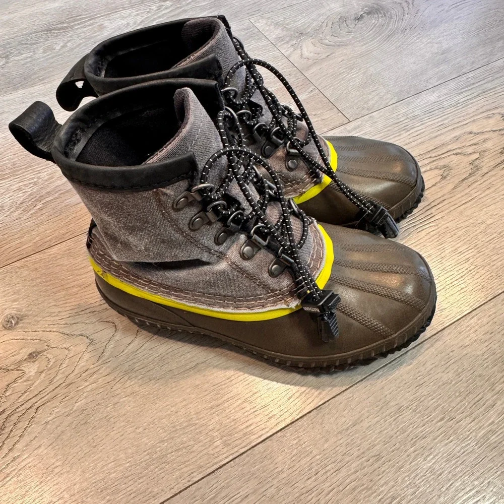 Sorel Cheyanne II Duck Kids Winter Snow Boots Size 2 Youth‎ Grey Elastic Laces